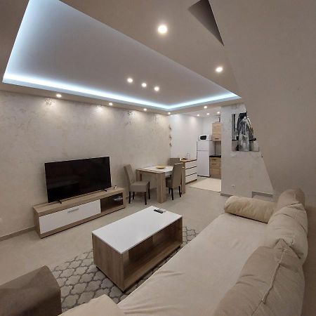 Apartman Lux Jelena Surcin ภายนอก รูปภาพ