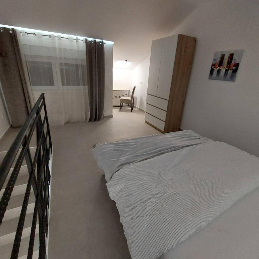 Apartman Lux Jelena Surcin ภายนอก รูปภาพ