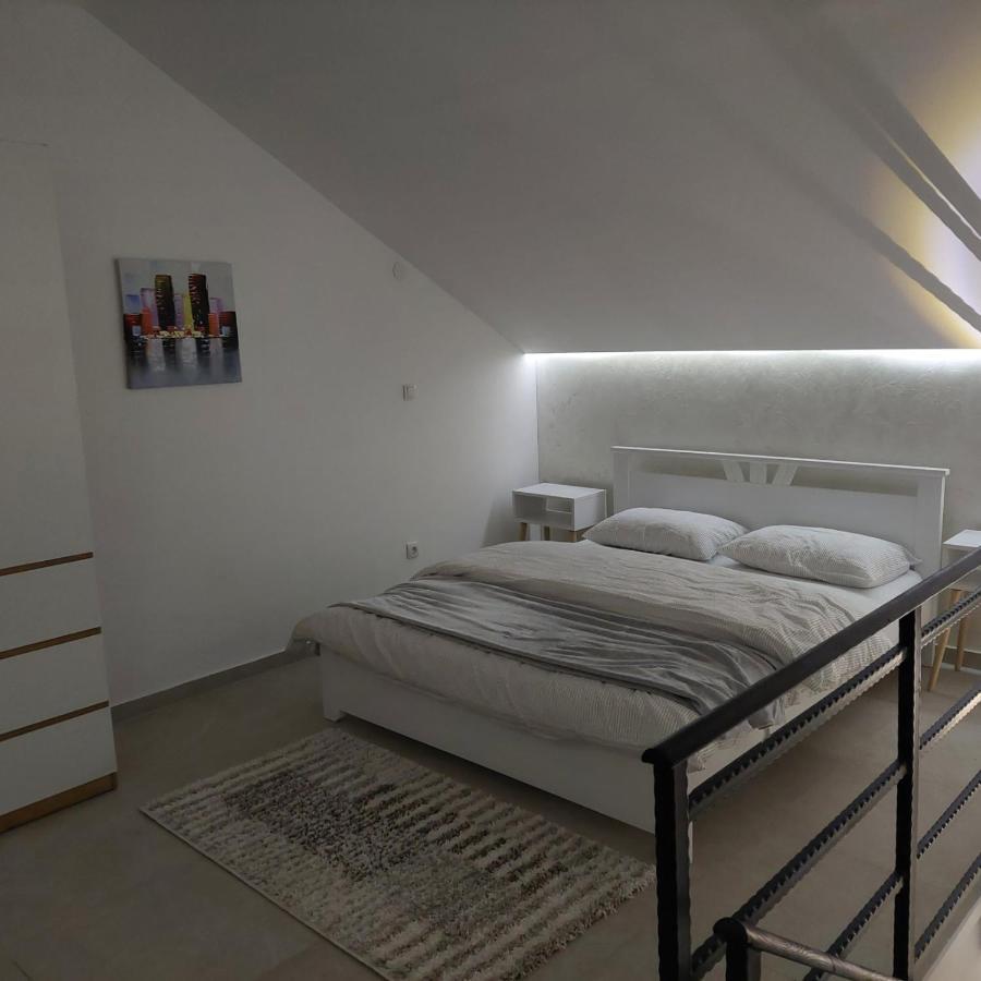 Apartman Lux Jelena Surcin ภายนอก รูปภาพ
