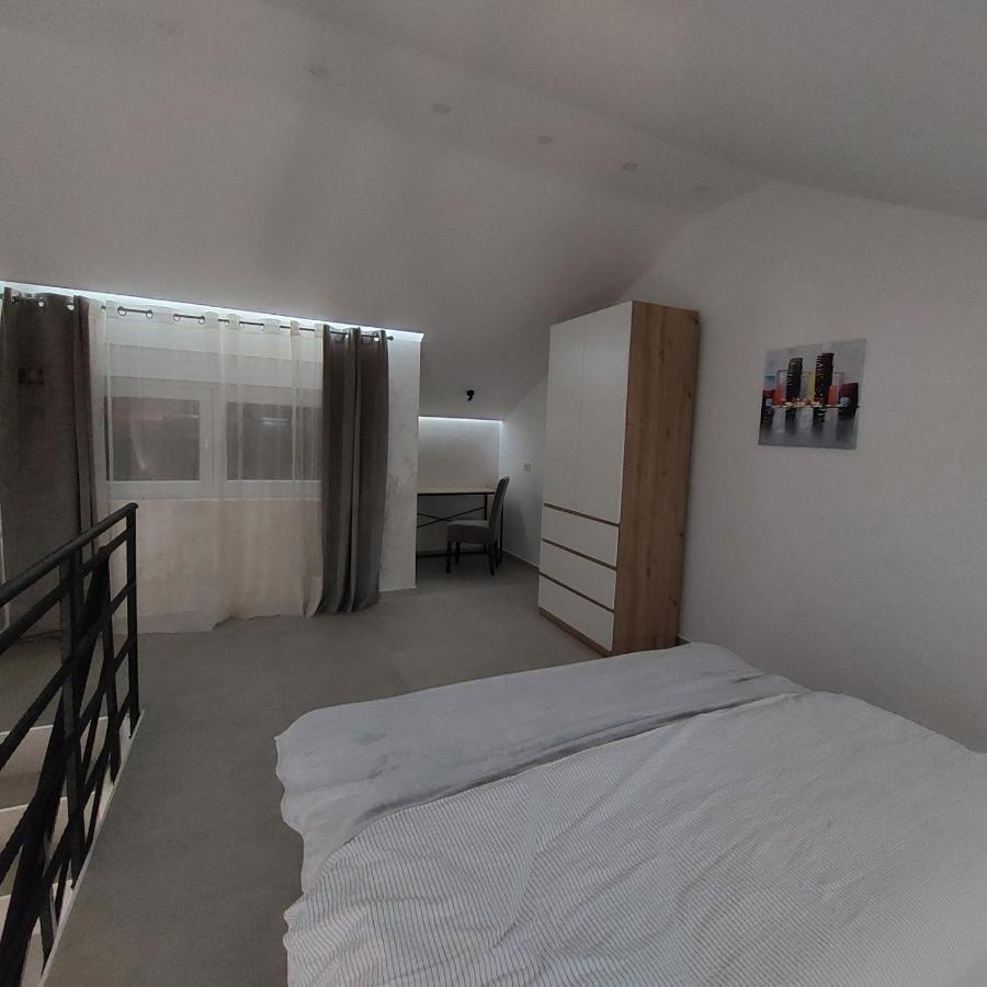 Apartman Lux Jelena Surcin ภายนอก รูปภาพ